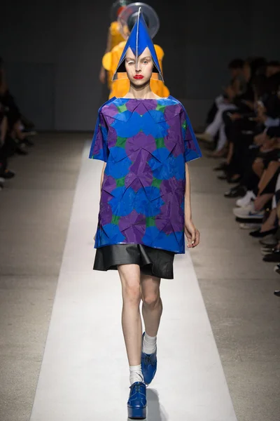Look 18